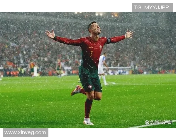 世界足球巨星的崛起与影响力探究从梅西到C罗的传奇之路 世界足球巨星的崛起与影响力探究从梅西到C罗的传奇之路