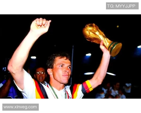 全球足球巅峰时期十大传奇球星及其辉煌成就回顾 全球足球巅峰时期十大传奇球星及其辉煌成就回顾