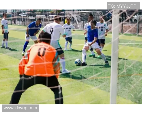 痞帅足球星逆风崛起以热血拼搏点燃绿茵场传奇梦想