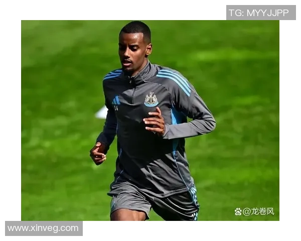 足球天上掉下来的球星究竟是谁引发球迷热议与无限猜想 足球天上掉下来的球星究竟是谁引发球迷热议与无限猜想