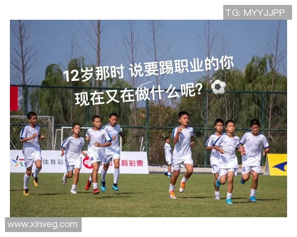 瘦弱足球球星如何用灵活与智慧征服赛场成就辉煌职业生涯