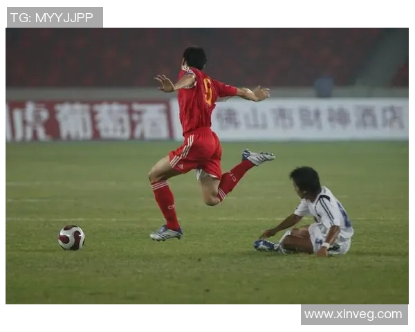 星光灿烂足球球星背后的传奇故事与辉煌成就揭秘